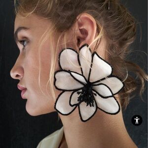NIB Zara Flower Earrings